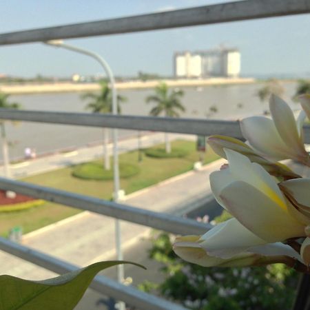 New Season Riverside Hotel Phnom Penh Dış mekan fotoğraf