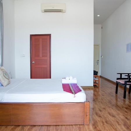 New Season Riverside Hotel Phnom Penh Dış mekan fotoğraf