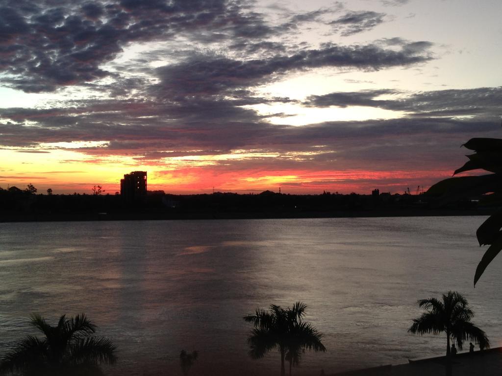 New Season Riverside Hotel Phnom Penh Dış mekan fotoğraf