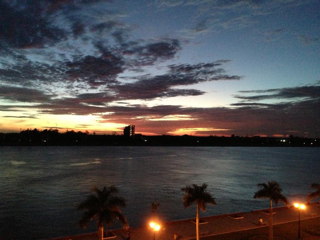 New Season Riverside Hotel Phnom Penh Dış mekan fotoğraf