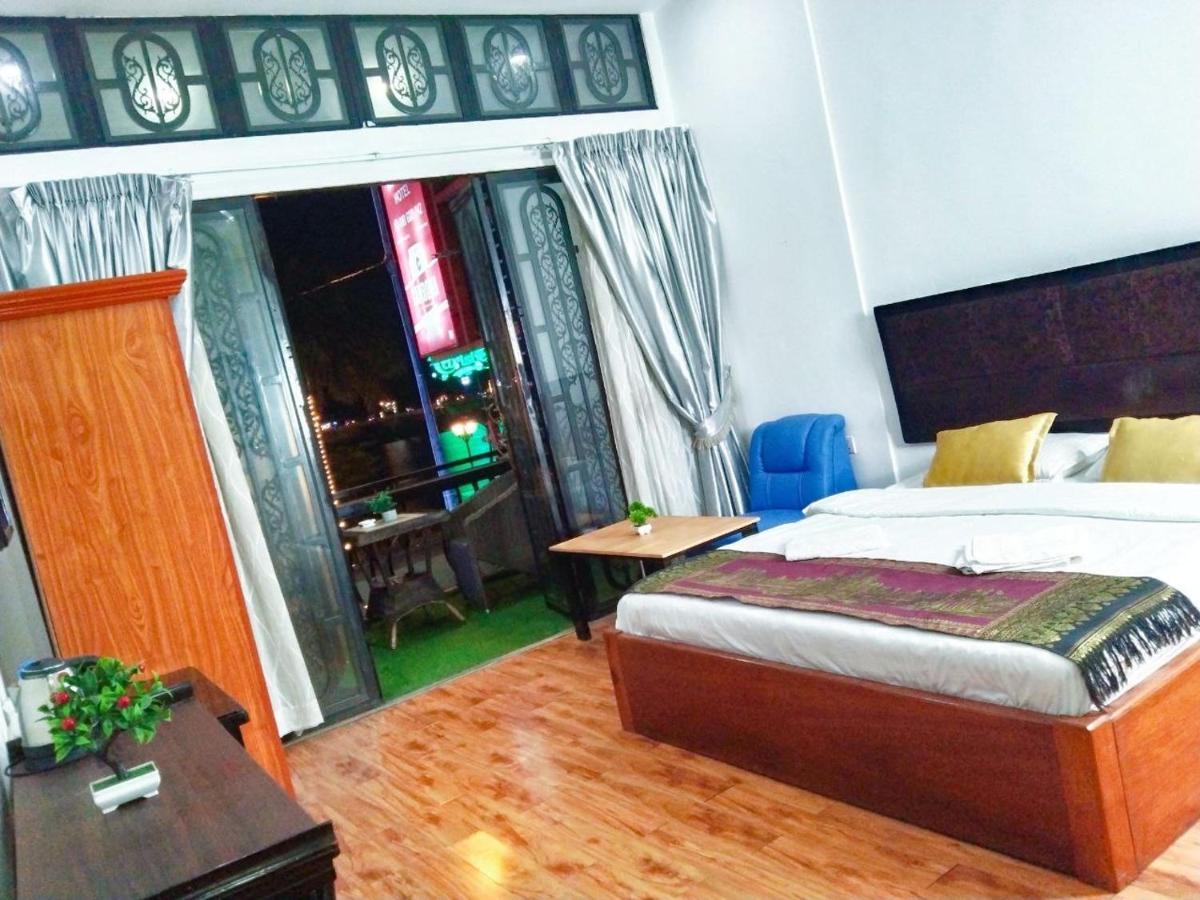 New Season Riverside Hotel Phnom Penh Dış mekan fotoğraf