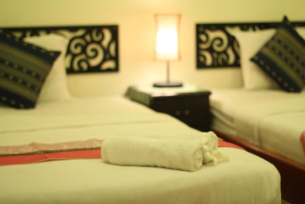 New Season Riverside Hotel Phnom Penh Oda fotoğraf