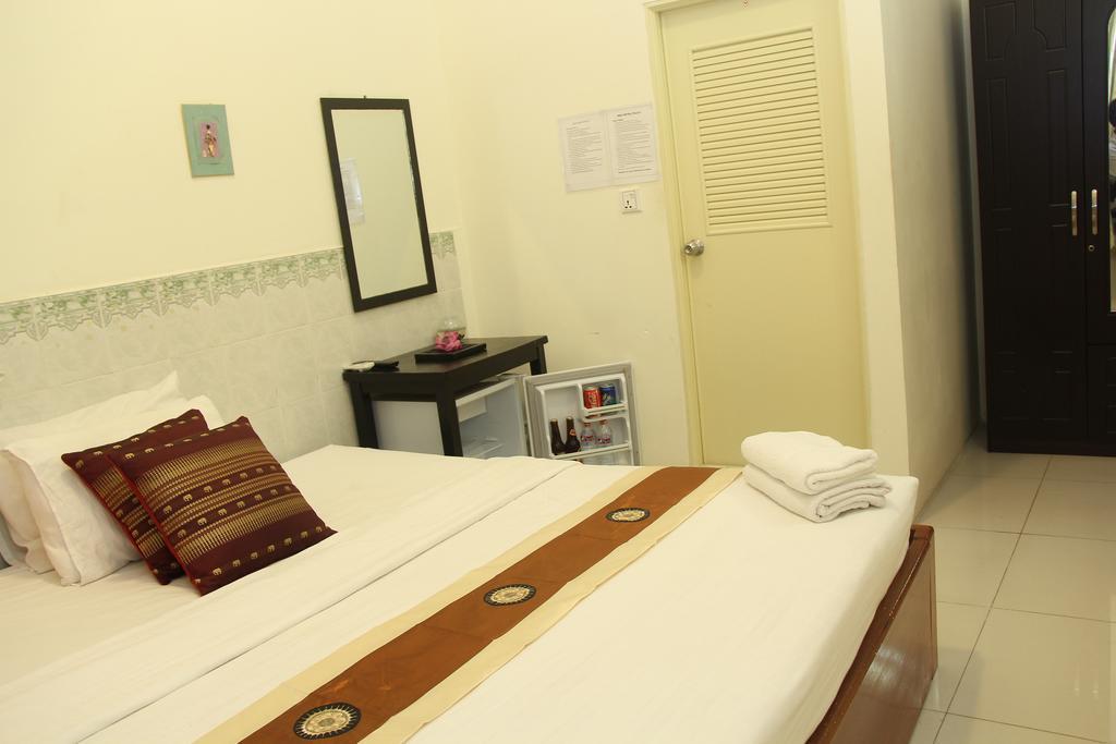 New Season Riverside Hotel Phnom Penh Oda fotoğraf