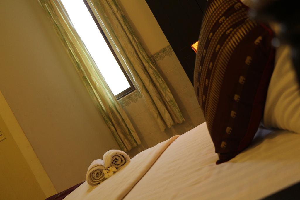 New Season Riverside Hotel Phnom Penh Dış mekan fotoğraf