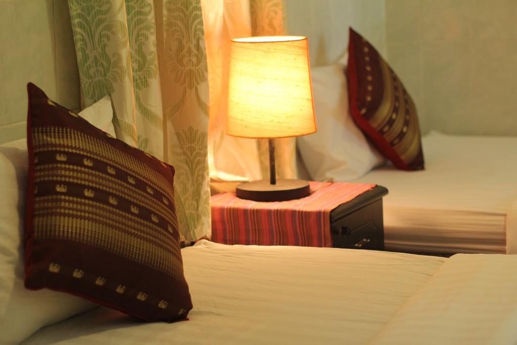 New Season Riverside Hotel Phnom Penh Oda fotoğraf