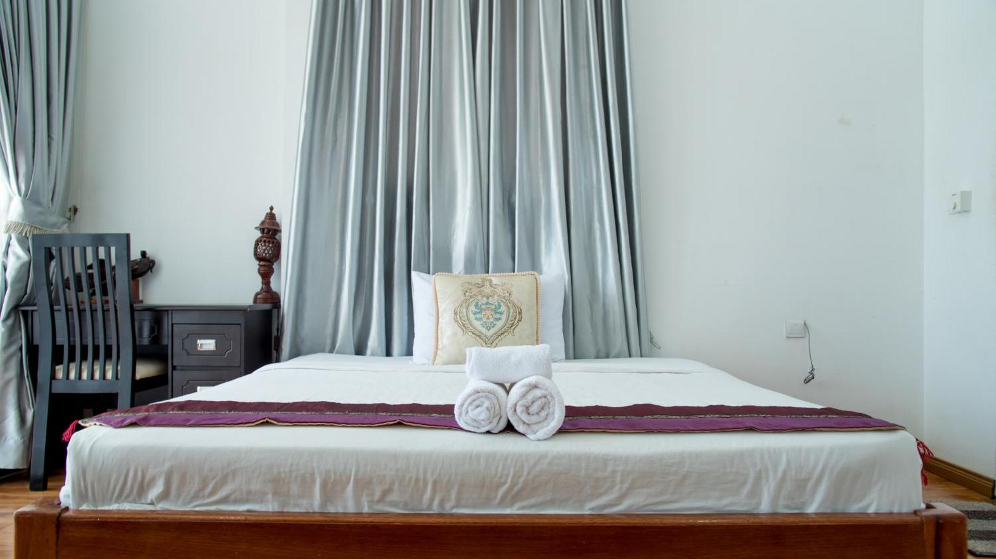 New Season Riverside Hotel Phnom Penh Dış mekan fotoğraf