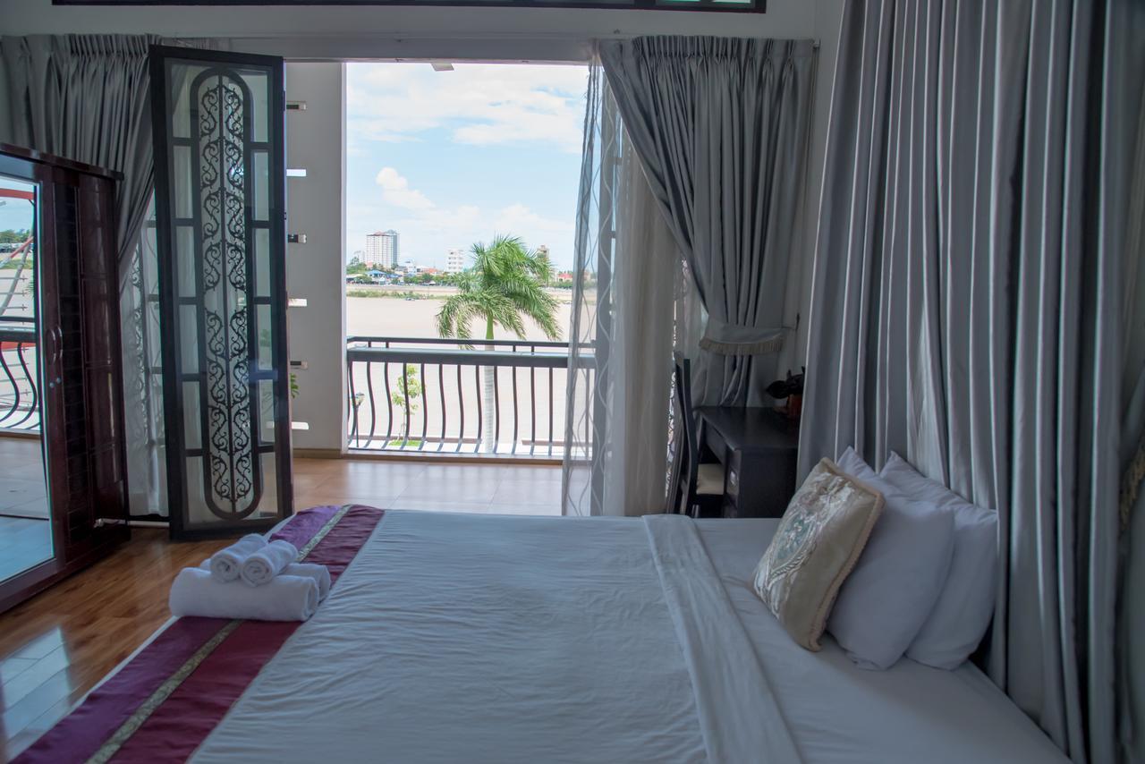 New Season Riverside Hotel Phnom Penh Dış mekan fotoğraf