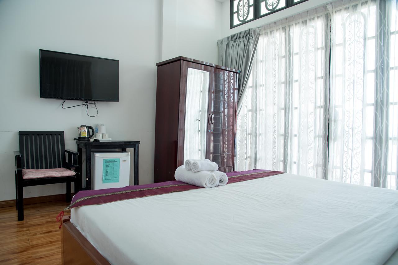 New Season Riverside Hotel Phnom Penh Dış mekan fotoğraf
