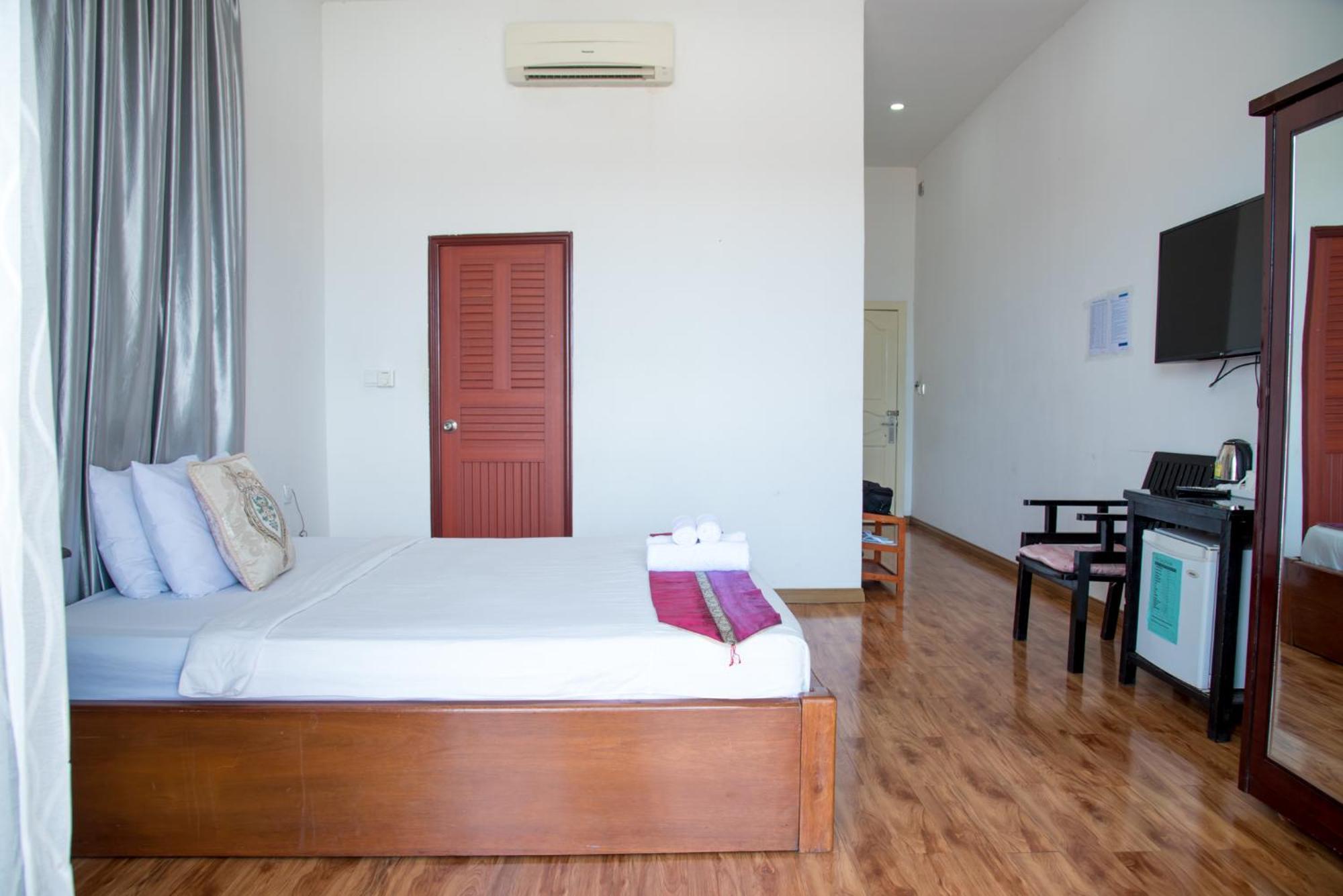 New Season Riverside Hotel Phnom Penh Dış mekan fotoğraf