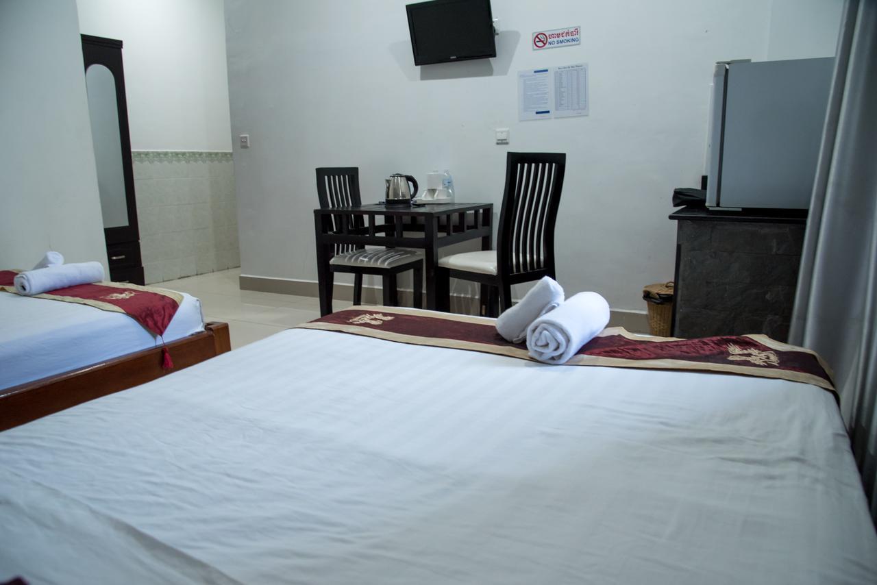 New Season Riverside Hotel Phnom Penh Dış mekan fotoğraf
