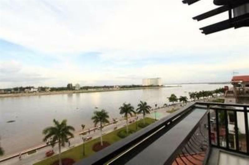 New Season Riverside Hotel Phnom Penh Dış mekan fotoğraf